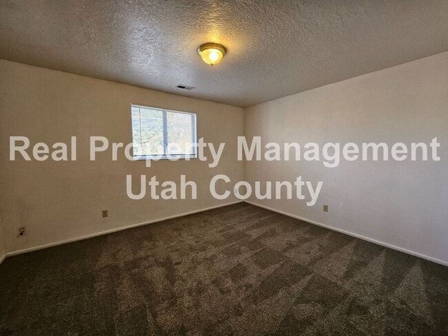 Building Photo - 1146 W 100 N