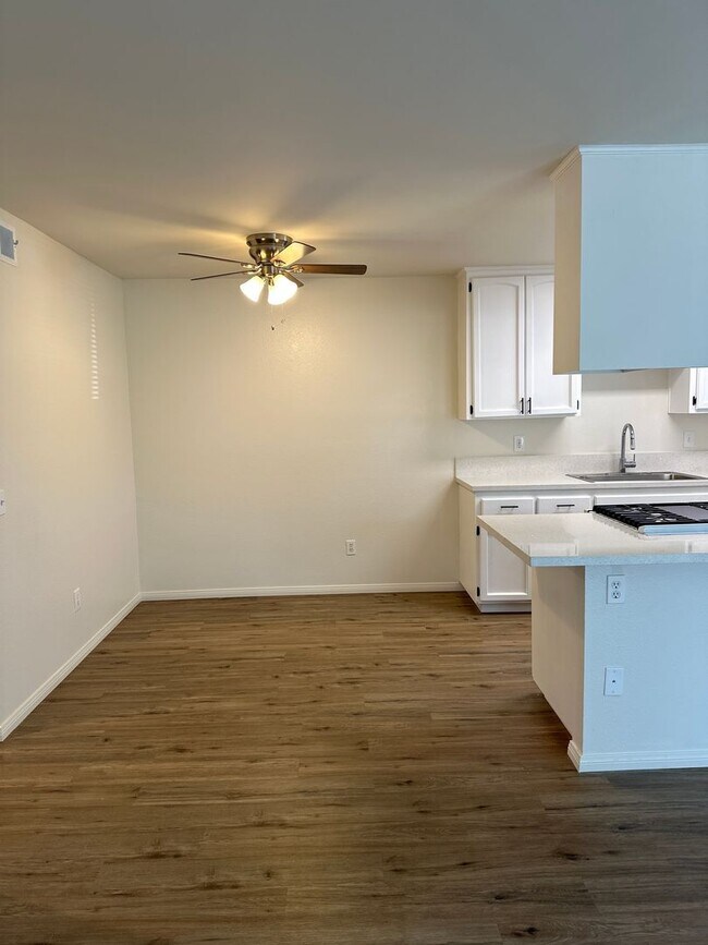 Building Photo - 408-14 Delaware St