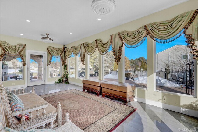 Building Photo - 120 Majestic Dr