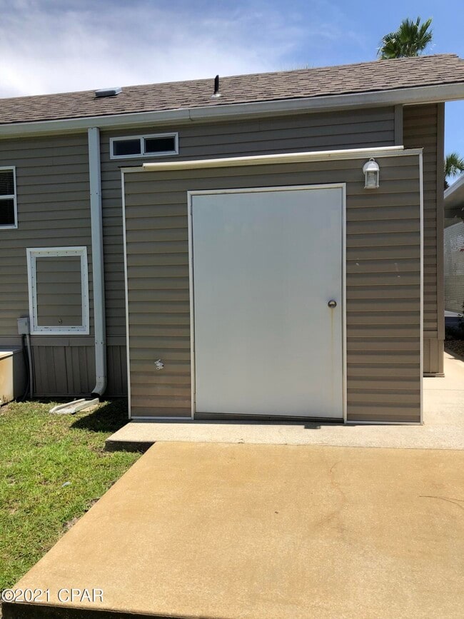 Building Photo - 1219 Thomas Dr