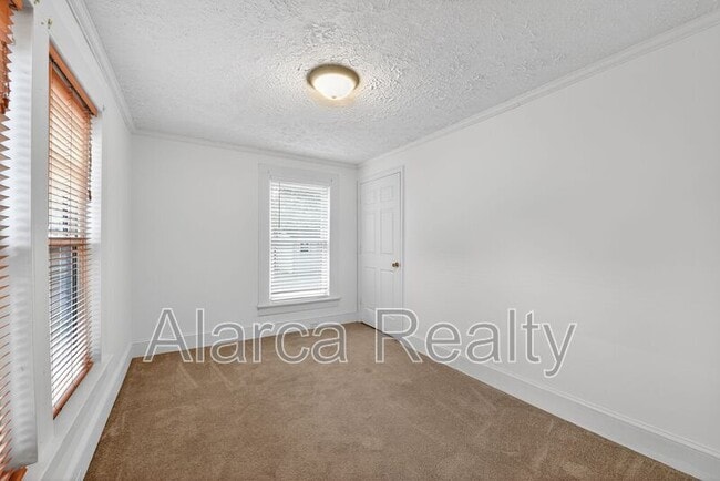 Building Photo - 207 Doster Ave