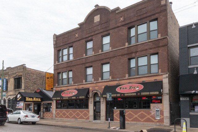 Building Photo - 3712 N Clark St
