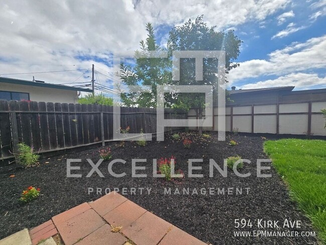 Building Photo - 594 Kirk Ave