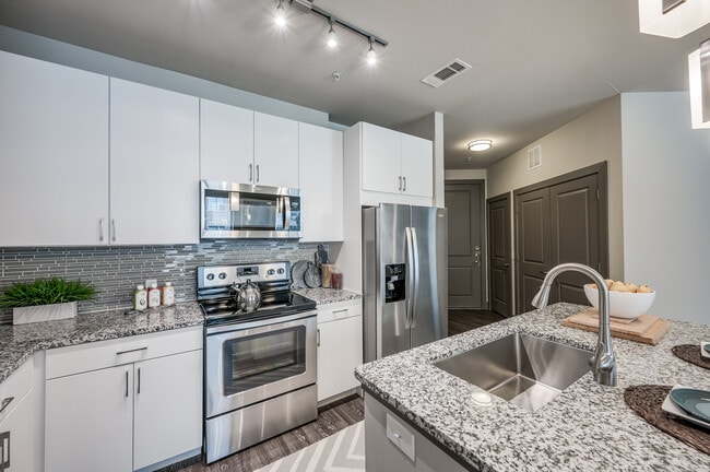 1BD, 1BA + Study - 1065SF - Kitchen