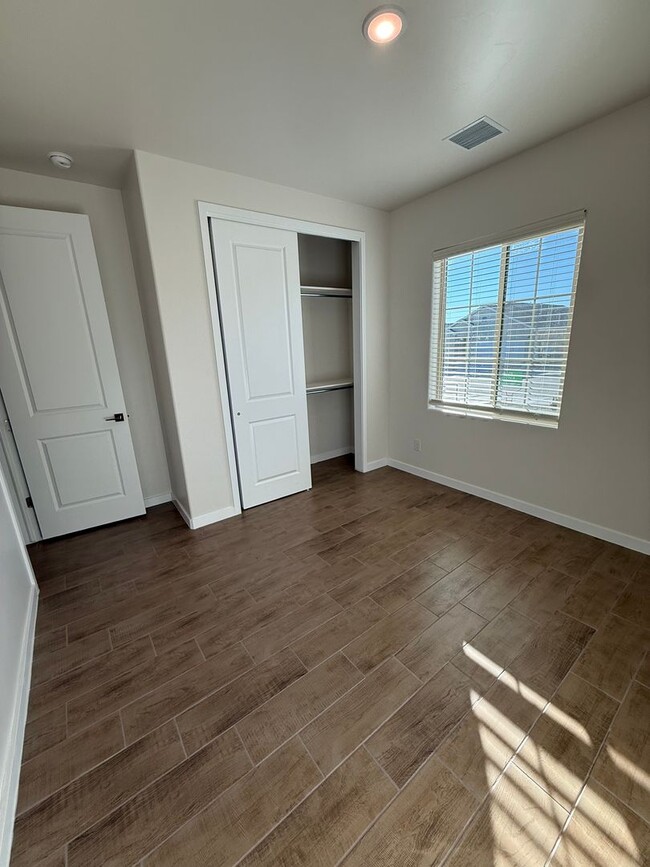 Building Photo - 5008 Sand Strm Rd