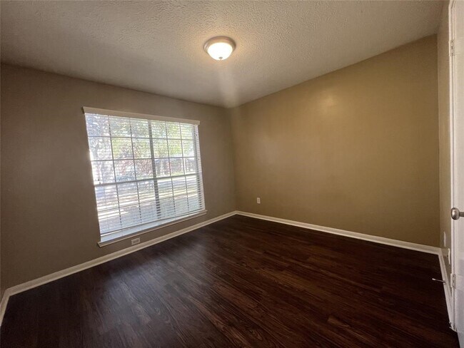 Building Photo - 28811 Stapleford St