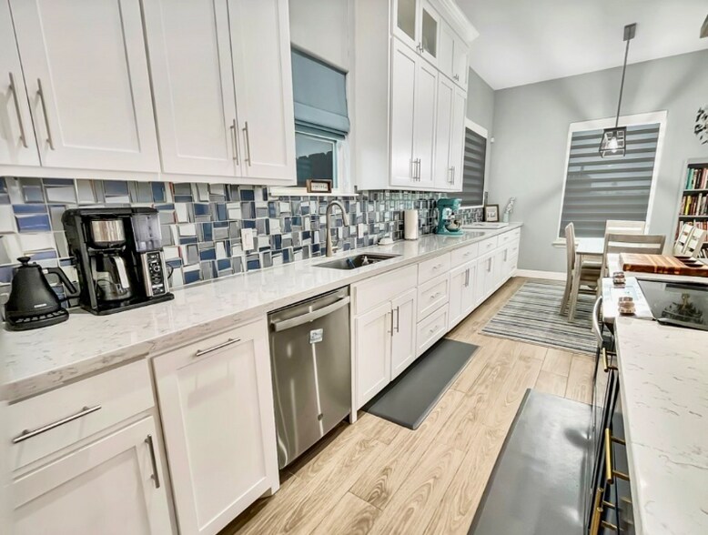 Building Photo - 86 Bethpage Dr