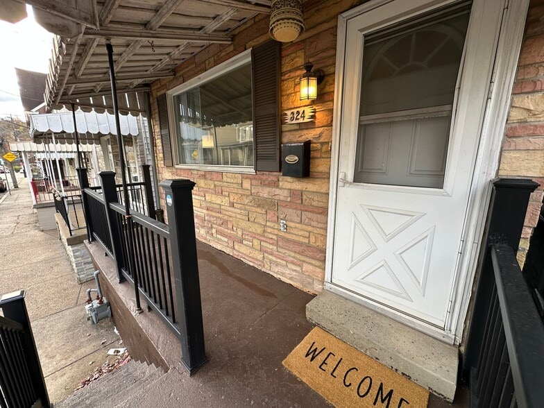 Building Photo - 324 Ella St