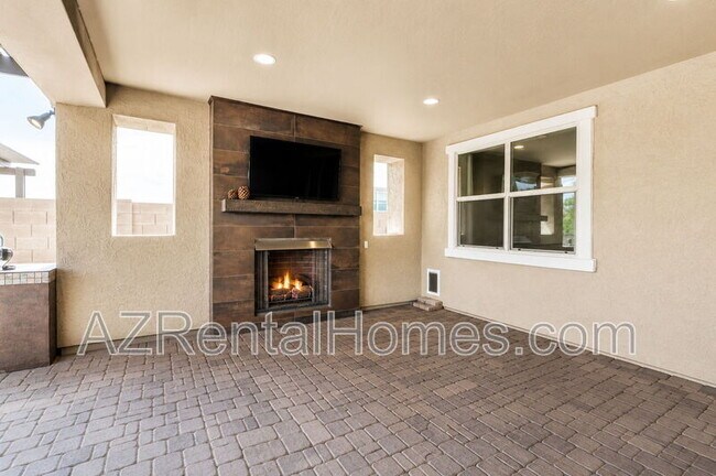 Building Photo - 9742 Thatcher Ave