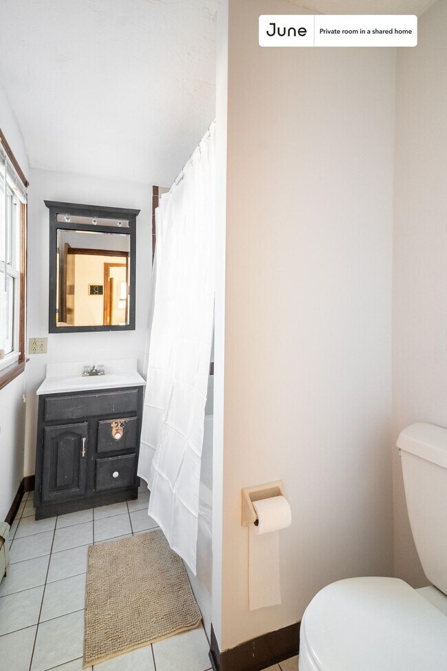 Building Photo - Room in Shared 2 bed/1 bath home in Somerville