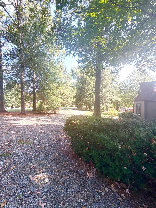 Building Photo - 832 Sand Hill Rd
