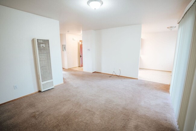 Building Photo - 688 Summer St