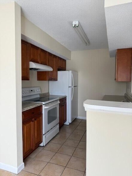 Building Photo - 815 W Boynton Beach Blvd