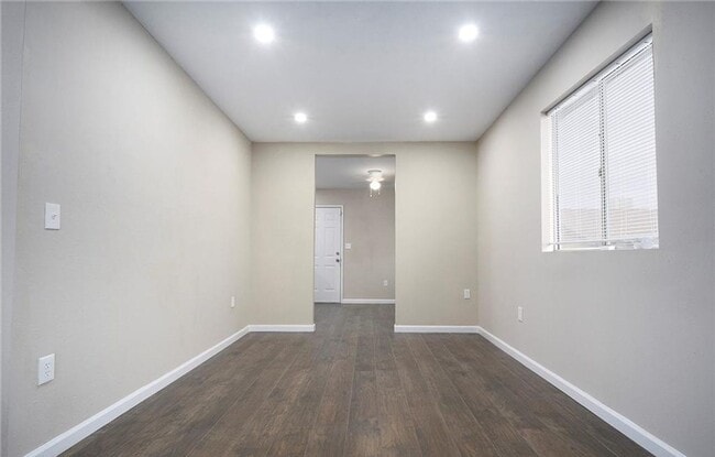 Building Photo - AVAILABLE NOW! LOVELY Remodeled 2 Bedroom ...