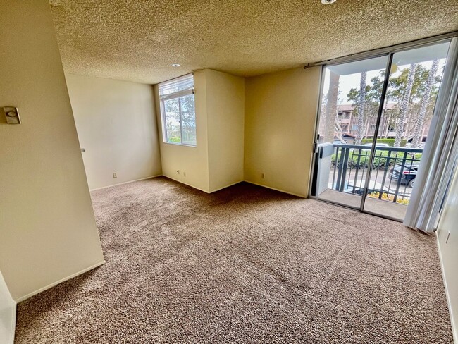 Building Photo - Barrier Reef Studio Condo Close to the Bea...