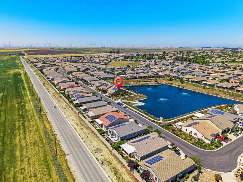 Building Photo - 377 Silver Ridge Dr