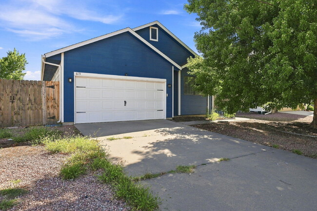 Building Photo - $2,300.95 with $300 Off the First Month's Rent - 3 Beds, 3 Bath, Single Family Home with Solar Pa...