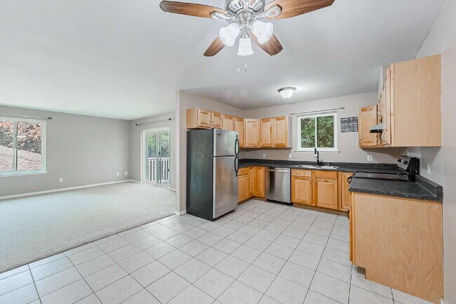 Building Photo - Fantastic location! 2 Bedrooms, 2 Bathroom...