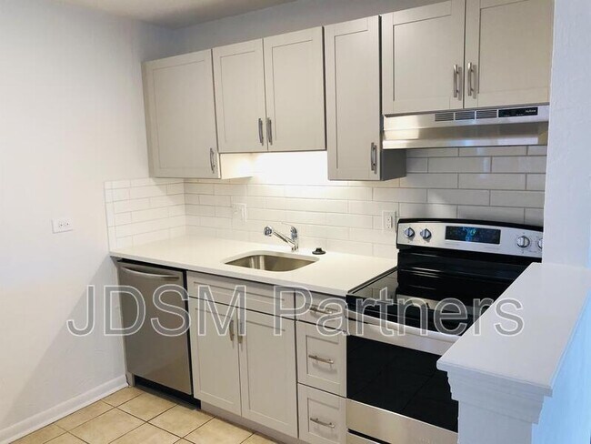 Primary Photo - 1415 N Pearl St