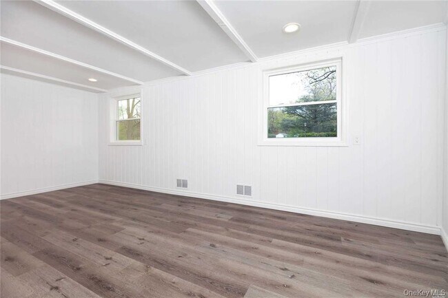 Building Photo - 4 Bunny Ln