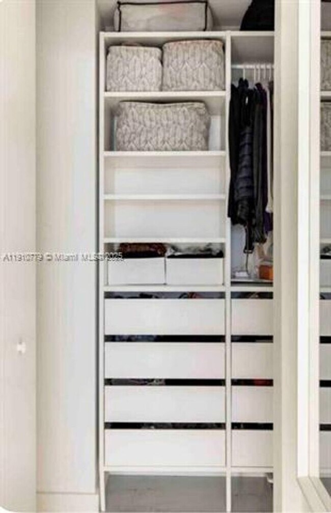 Building Photo - 501 NE 31st St