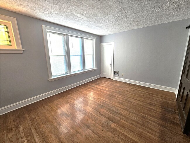 Building Photo - 4953 Holly Hills Ave