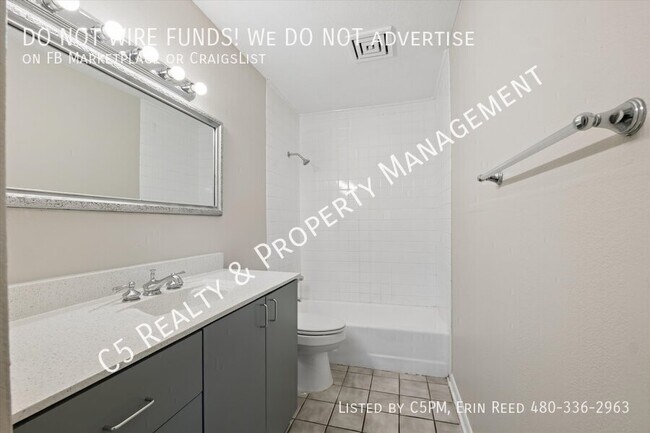 Building Photo - 1418 W 7th Pl