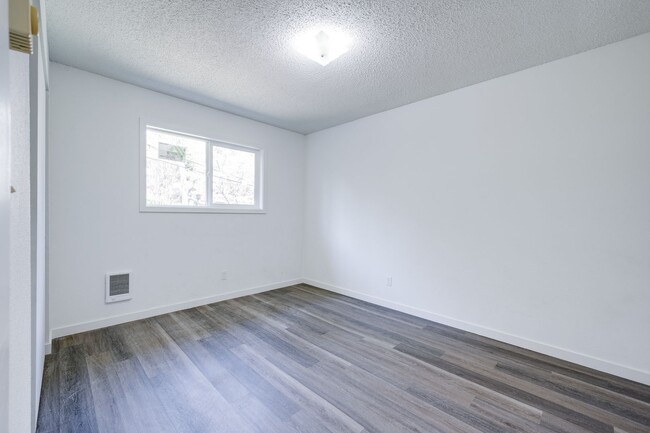 Building Photo - 815 SW State St