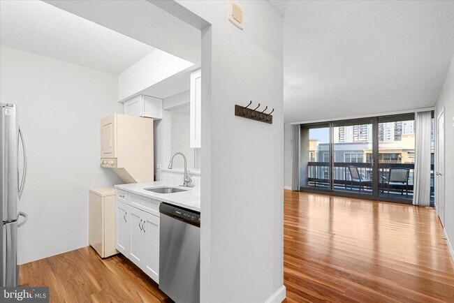 Building Photo - 5505 Seminary Rd