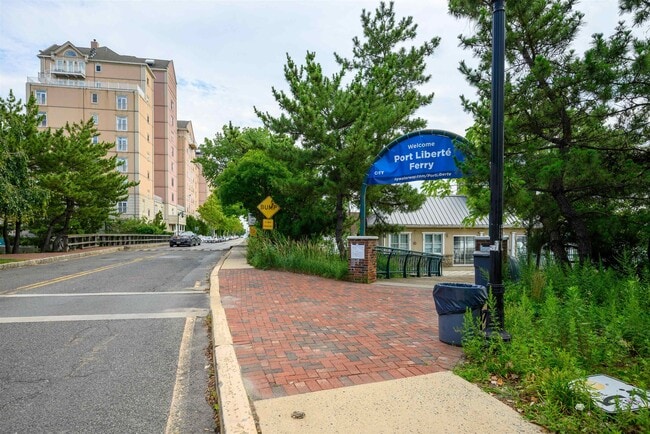 Building Photo - 207 Shearwater Ct W