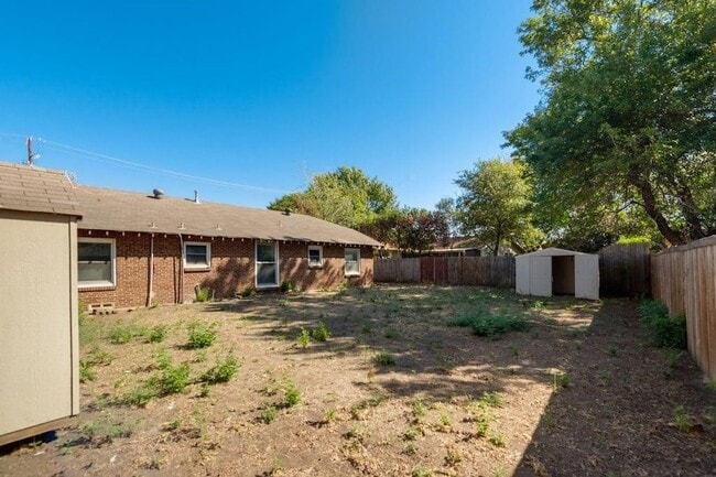 Building Photo - 618 W Purnell St