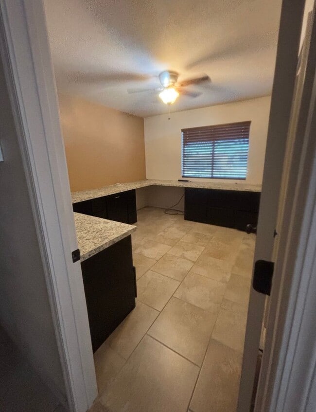Building Photo - 3 Bedroom - 2 Bath Home