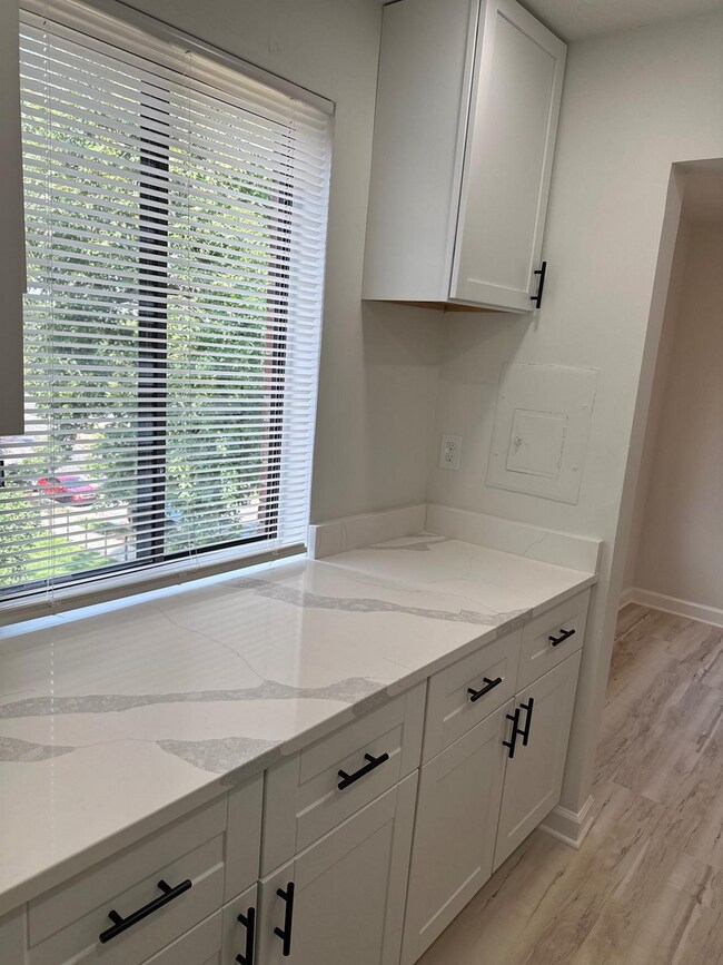 Building Photo - 3 Bed 1 Bath SW DC