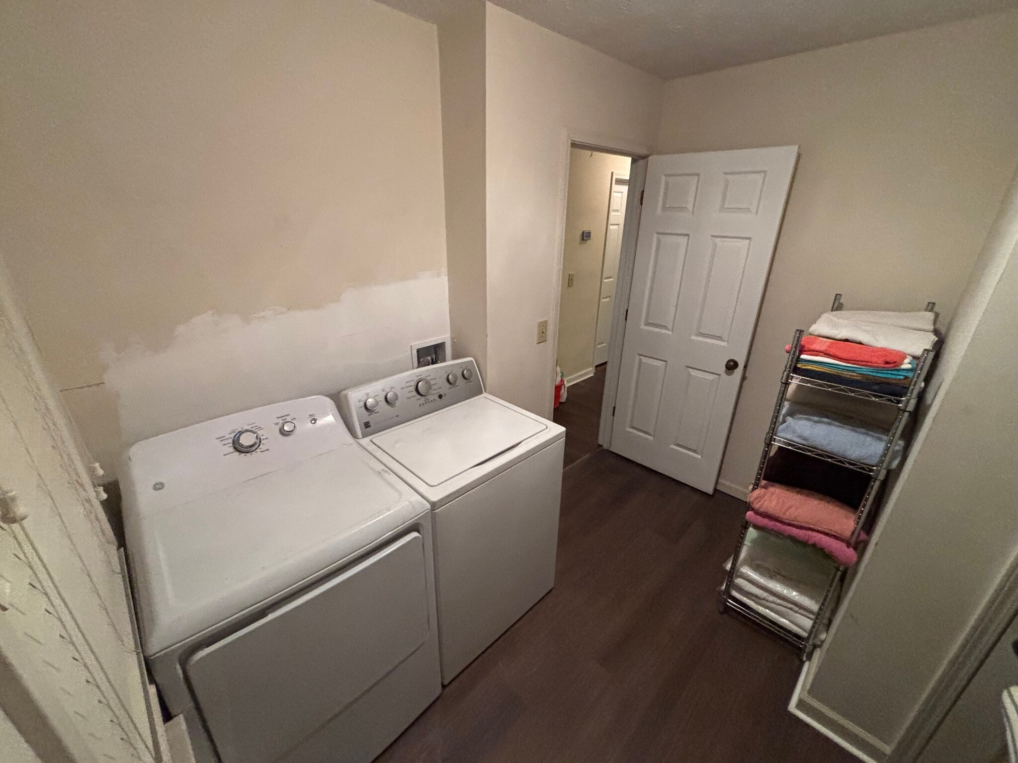 Laundry - 420 Cardigan Cir SW