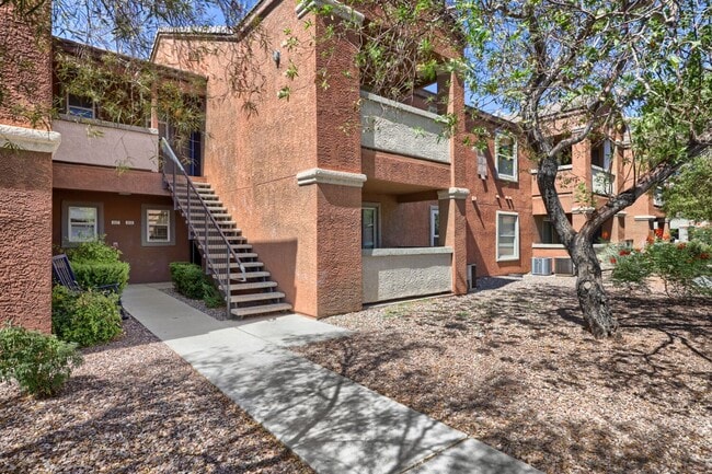 Building Photo - Beautiful 1 Bedroom in Gated Community with a Pool!