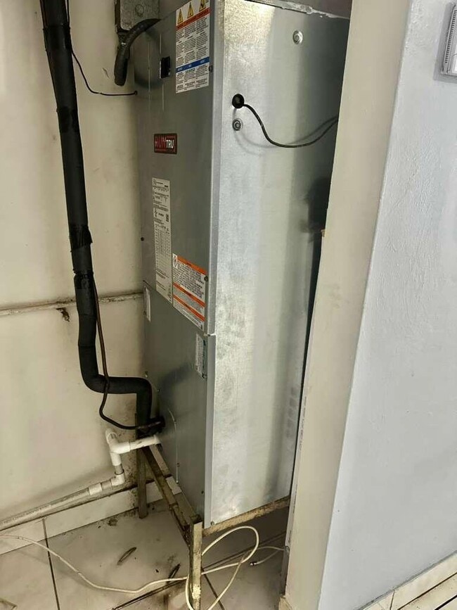 Building Photo - 23 SE 12th St