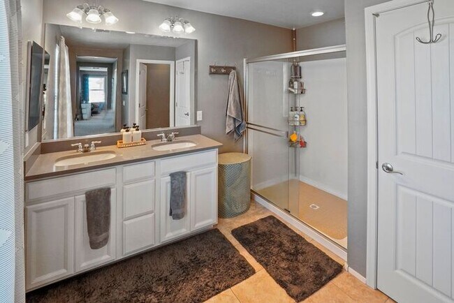 Building Photo - Gorgeous 4+1 Bdrm Home in Gladden Farms wi...