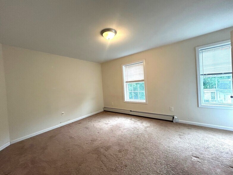 Bedroom - 50 Top St