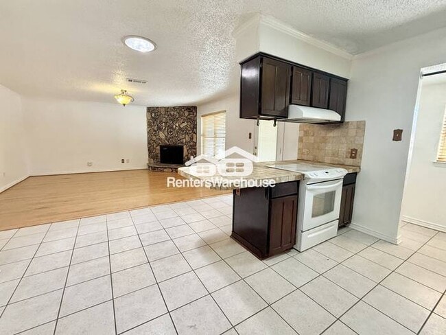 Building Photo - 3-Bedroom, 2-Bath Home on a Spacious Corne...