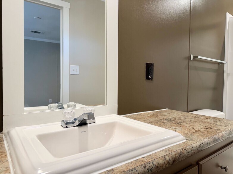 Building Photo - 109 Janice St