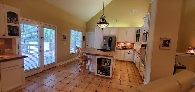 Building Photo - 225 Silver Birch Ct