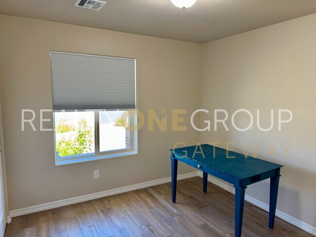 Building Photo - Enjoy those Arizona Sunset in this Three Bedroom Two Bath Home full of upgrades !!