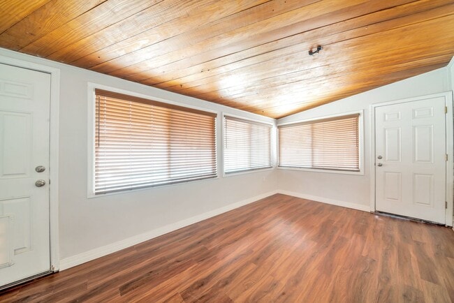 Building Photo - Great 6 Bedroom home near ASU with large BASEMENT