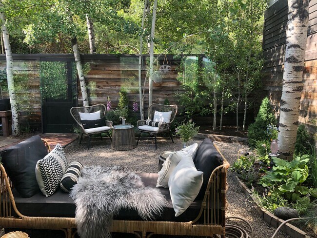 Building Photo - 122 Eastwood Rd