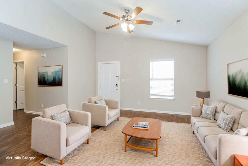 Building Photo - 15123 De Havilland Dr