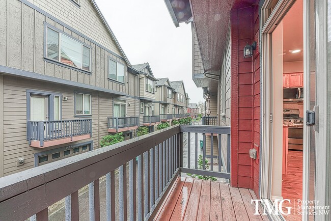 Building Photo - Gorgeous Four Bedroom Townhome in Hillsboro!