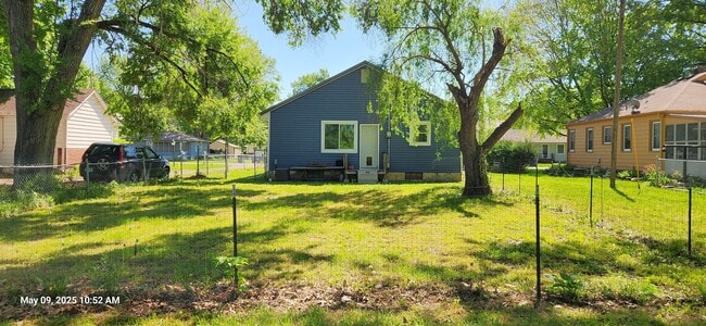 Building Photo - Beautiful updated home in desirable Perry, KS