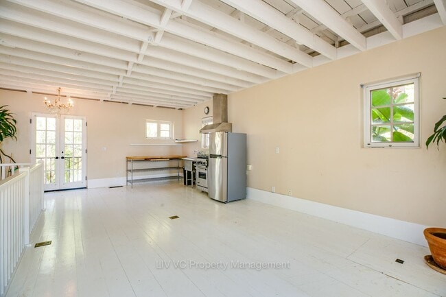 Building Photo - Foothill Guest Cottage with a View!