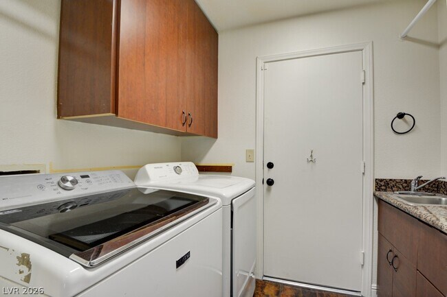 Building Photo - 9716 Blazing Star Ct