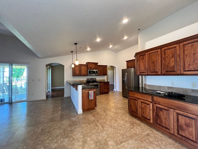 Building Photo - Well Maintained Home in Pelican Point Comm...